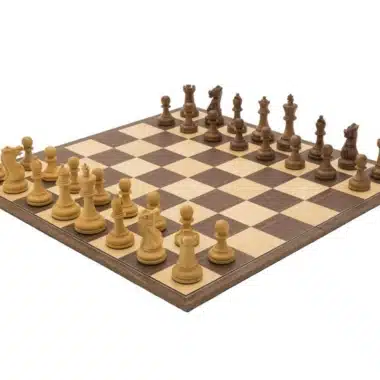 Juego de ajedrez completo Commandement con piezas de palisandro sobre tablero plegable de nogal y arce