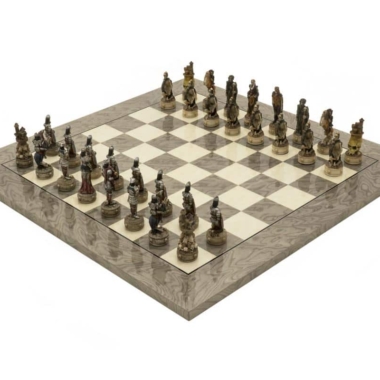 Conjunto Dark Fantasy Tablero de Ajedrez de Madera de Fresno Gris y Juego de Ajedrez de Resina