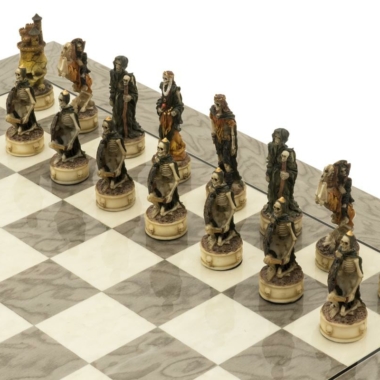 Alternative view of Conjunto Dark Fantasy Tablero de Ajedrez de Madera de Fresno Gris y Juego de Ajedrez de Resina