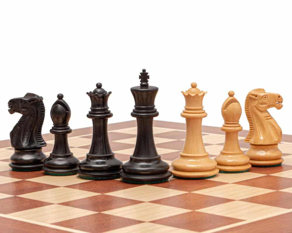 Conjunto "Llama de Guerra" Tablero de Ajedrez de Madera de Caoba y Piezas de Ajedrez de Madera de Fresno Ebonizado - Imagen 6