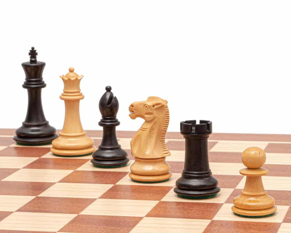 Conjunto "Llama de Guerra" Tablero de Ajedrez de Madera de Caoba y Piezas de Ajedrez de Madera de Fresno Ebonizado - Imagen 7