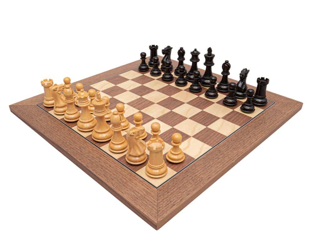 Conjunto Viejo Inglés III Tablero de Ajedrez de Madera de Nogal y Arce y Juego de Ajedrez de Madera de Boxwood Ebonizado
