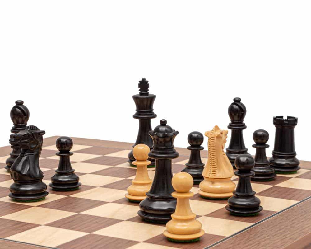 Conjunto Viejo Inglés III Tablero de Ajedrez de Madera de Nogal y Arce y Juego de Ajedrez de Madera de Boxwood Ebonizado - Imagen 2