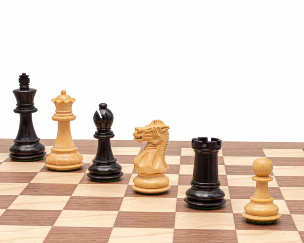 Conjunto Viejo Inglés III Tablero de Ajedrez de Madera de Nogal y Arce y Juego de Ajedrez de Madera de Boxwood Ebonizado - Imagen 5