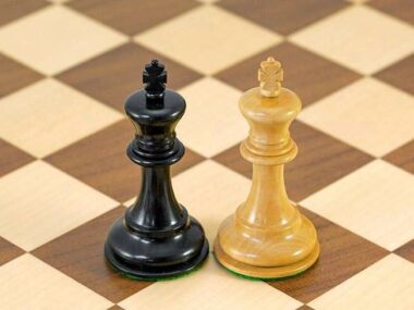 Juego de ajedrez de arce y nogal 