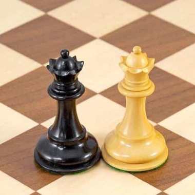 Juego de ajedrez de arce y nogal 