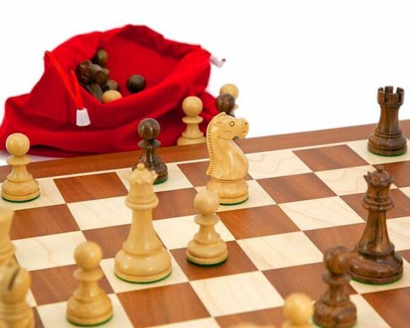 Juego de ajedrez "Jacob Knight" de arce y caoba, juego de ajedrez de palosanto y boj y bolsa de almacenamiento