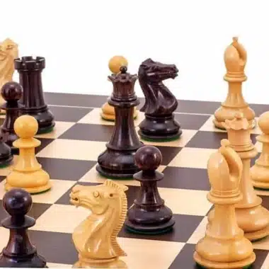 Juego de ajedrez "Sandrigham" de raíz de wengué y arce y juego de ajedrez de palisandro