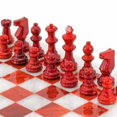 Juego de ajedrez "rojo y blanco" en alabastro de Volterra