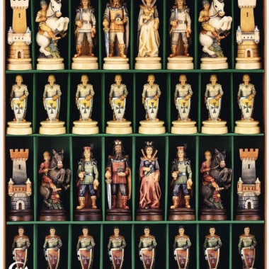 Jeu d'Echecs "Bergame Bouclier Face Peint à l'Huile" en Bois des Alpes Massif Sculpté Traditionnellement