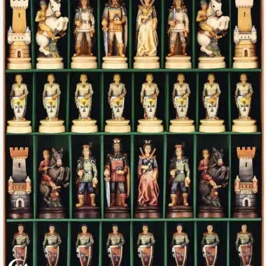 Jeu d'Echecs "Bergame Bouclier Face Peint à l'Huile" en Bois des Alpes Massif Sculpté Traditionnellement