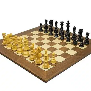 Juego de ajedrez completo Sun Tzu: tablero de nogal y arce con piezas de marfil y ébano