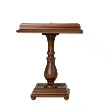 Mesa de ajedrez en madera, vista frontal que resalta el pie balaustre tallado