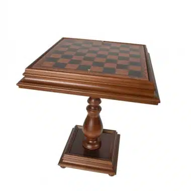 Mesa de ajedrez en madera sobre pie central, vista de tres cuartos
