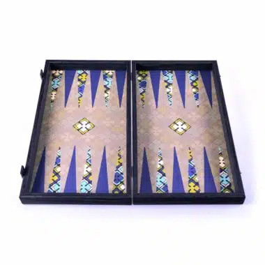Backgammon Floral Creativo abierto, tablero con motivos azules y amarillos visto de frente