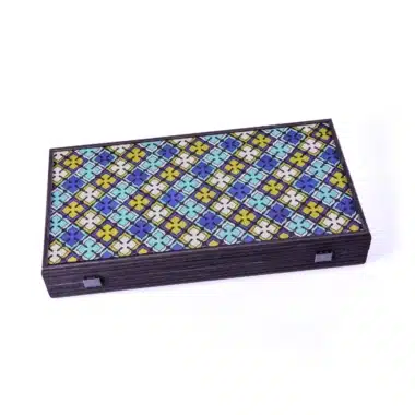 Backgammon Floral Creativo cerrado, caja vista desde arriba con motivos geométricos de colores