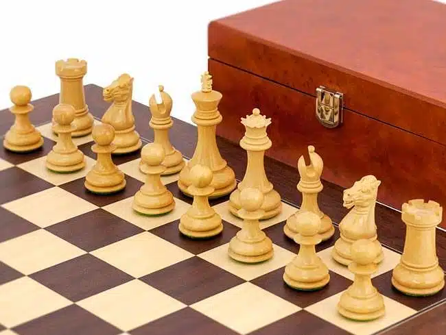 Conjunto Windsor Tablero de Ajedrez en Raíz de Palisandro y Chapado de Arce, Juego de Ajedrez en Madera de Ébano y Boj y Cofre en Chapado de Raíz - Imagen 3