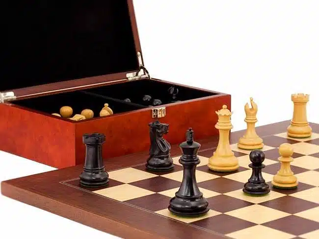 Conjunto Windsor Tablero de Ajedrez en Raíz de Palisandro y Chapado de Arce, Juego de Ajedrez en Madera de Ébano y Boj y Cofre en Chapado de Raíz - Imagen 5
