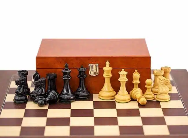 Conjunto Windsor Tablero de Ajedrez en Raíz de Palisandro y Chapado de Arce, Juego de Ajedrez en Madera de Ébano y Boj y Cofre en Chapado de Raíz - Imagen 4