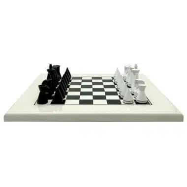 Moderno juego de pirámides blancas Tablero de ajedrez de madera maciza lacada en blanco y juego de ajedrez de madera lacada en blanco y negro - Imagen 3