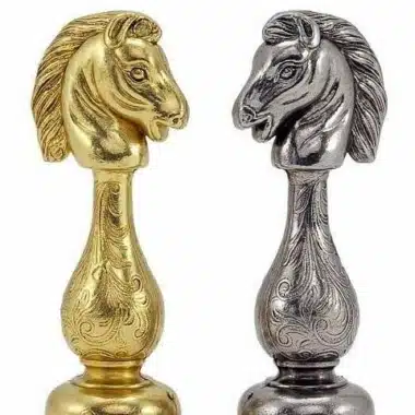 Juego de ajedrez de metal chapado en oro y plata 