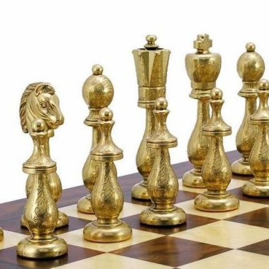 Juego de ajedrez de metal chapado en oro y plata 