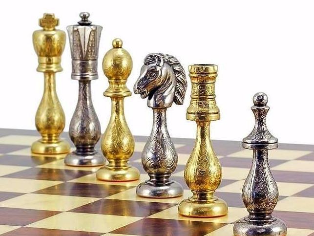 Conjunto Estilo Árabe VI Tablero de Ajedrez de Madera de Rosa y Arce y Juego de Ajedrez de Metal Chapado en Oro y Plata - Imagen 7