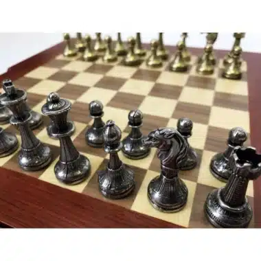 Alternative view of Lindo juego de ajedrez Flor XI con almacenamiento de madera de nogal y arce y juego de ajedrez de metal