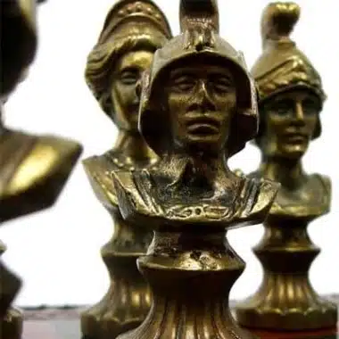 Tablero de ajedrez con almacenamiento y juego de ajedrez de metal Roman Bust Set II - Imagen 7