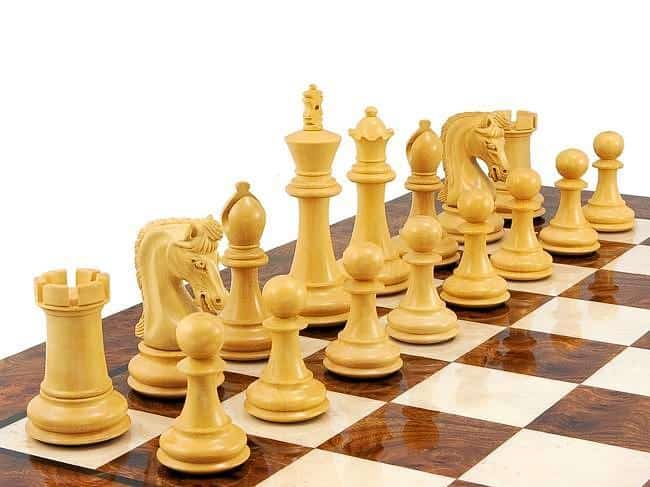 Conjunto Canterbury Tablero de Ajedrez en Raíz de Nogal Lacado & Juego de Ajedrez en Madera de Ébano - Imagen 3