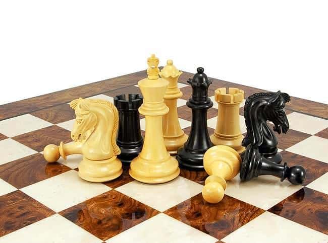 Conjunto Canterbury Tablero de Ajedrez en Raíz de Nogal Lacado & Juego de Ajedrez en Madera de Ébano - Imagen 6