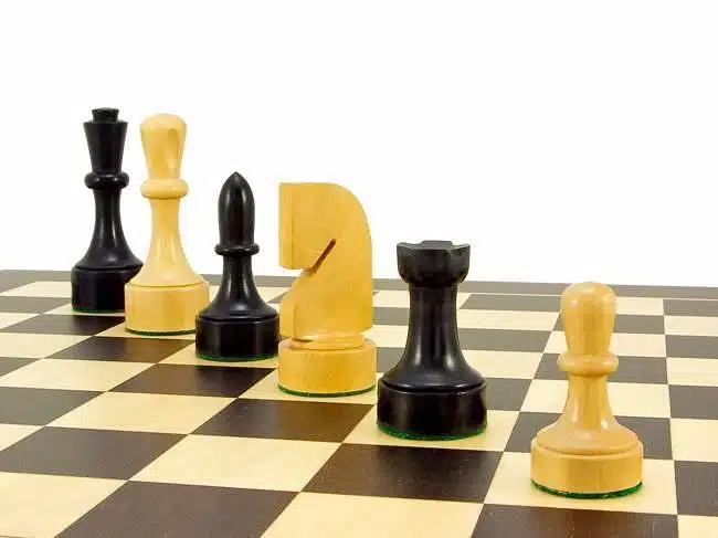 Juego de ajedrez contemporáneo de madera de boj
