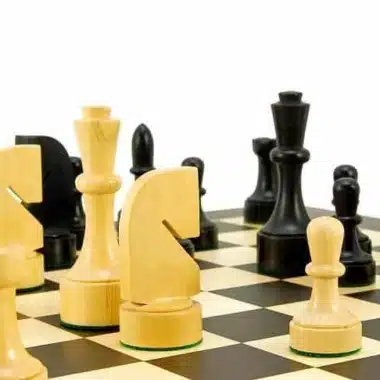 Juego de ajedrez "contemporáneo" de madera de arce y wengué y juego de ajedrez de madera de boj ebonizada