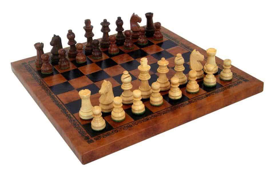 Conjunto Classic IX Tablero de Ajedrez en Similcuero y Juego de Ajedrez en Madera de Rosa Dorado