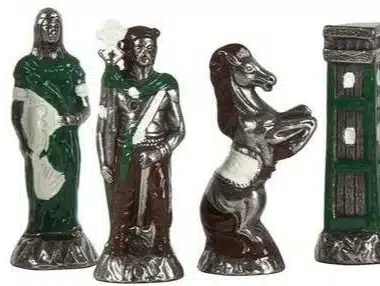 Alternative view of Juego de ajedrez metálico pintado a mano Romanos contra Bárbaros