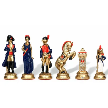 Piezas de ajedrez Napoleón Waterloo en tonos azul y dorado, vista cercana