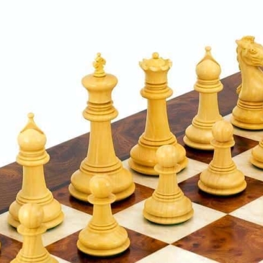 Alternative view of Conjunto Madrid II Tablero de Ajedrez de Madera de Olmo y Brezo Laqueado & Juego de Ajedrez de Madera de Sándalo Rojo