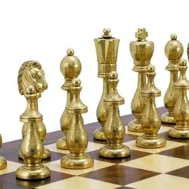 Juego de ajedrez oriental de nogal y arce con compartimento de almacenamiento y juego de ajedrez de latón - Imagen 5