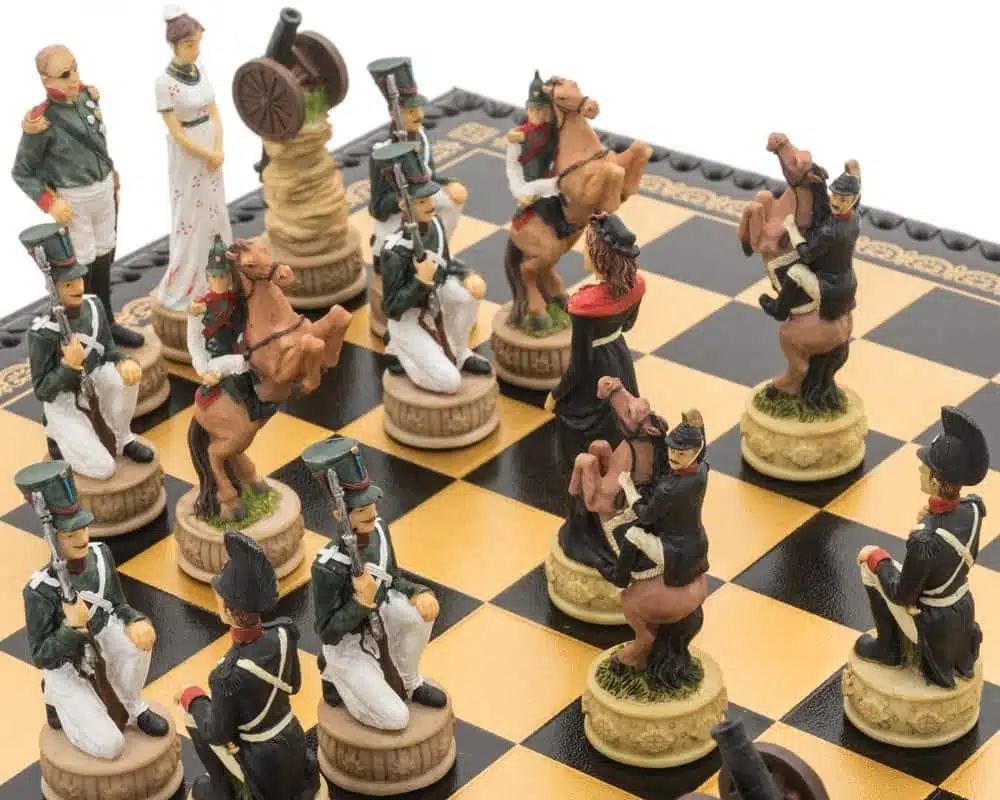 Juego de ajedrez de resina y tablero de cuero negro de la campaña rusa de Napoleón - Imagen 2