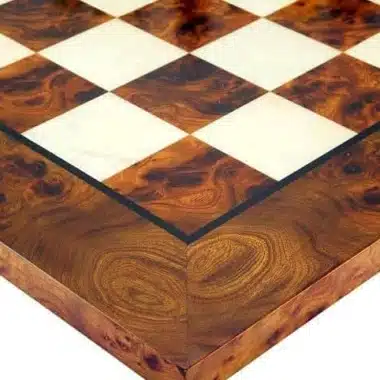 Conjunto Elite Tablero de Ajedrez de Madera de Olmo y Brezo Lacado & Juego de Ajedrez de Madera de Ébano - Imagen 7