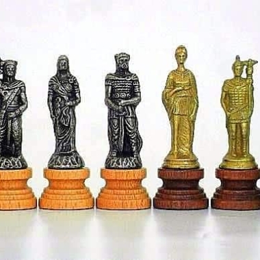Juego de ajedrez de madera y metal "Romanos contra Bárbaros