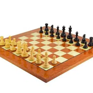 Conjunto Cheltenham Luxe Tablero de Ajedrez de Madera de Olmo y Raíz de Arce Lacado & Juego de Ajedrez de Madera de Ébano
