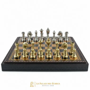 Juego Staunton Mix II cerrado con piezas de metal colocadas encima