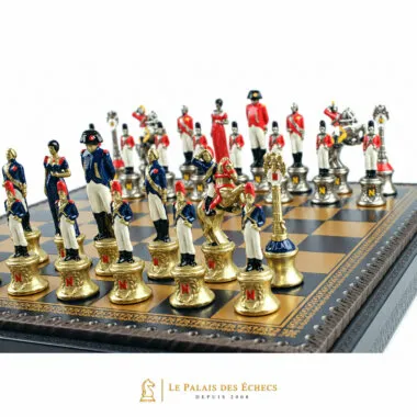 Tablero de ajedrez Napoleón con piezas en metal pintado colocadas en posición de juego