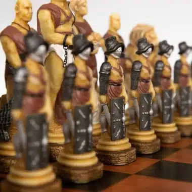 Juego de ajedrez de cuero genuino Spartacus I y juego de ajedrez de resina pintado a mano - Imagen 2