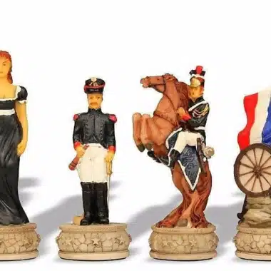 Piezas del bando francés: dama, oficial, jinete y portaestandarte tricolor