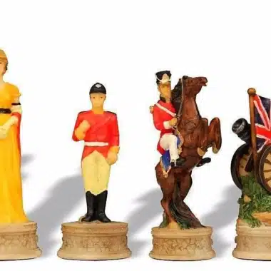 Piezas del bando británico: dama, oficial, jinete y cañón con bandera