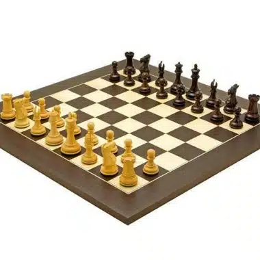 Juego de ajedrez Windsor III: piezas de palisandro dispuestas en el tablero de wengué y arce