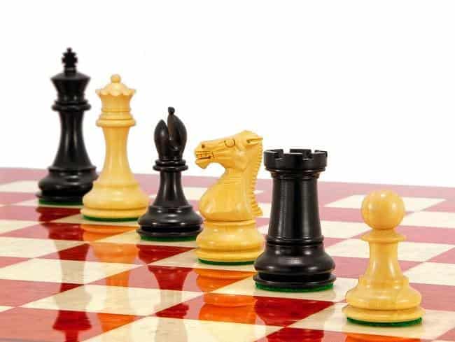 Conjunto Windsor II Tablero de Ajedrez de Madera de Arce Rojo & Juego de Ajedrez de Madera de Ébano y Fresno - Imagen 6