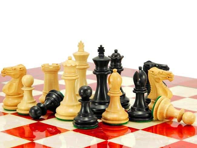 Conjunto Windsor II Tablero de Ajedrez de Madera de Arce Rojo & Juego de Ajedrez de Madera de Ébano y Fresno - Imagen 5